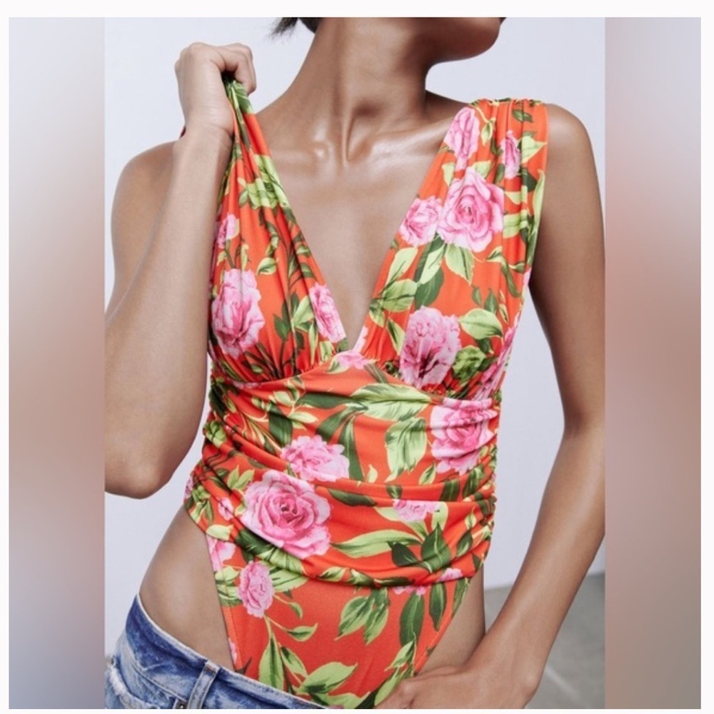 Zara Floral Ruched Draped Bodysuit Red Orange V-Neck Sleeveless Women’s Small - Picture 3 of 9